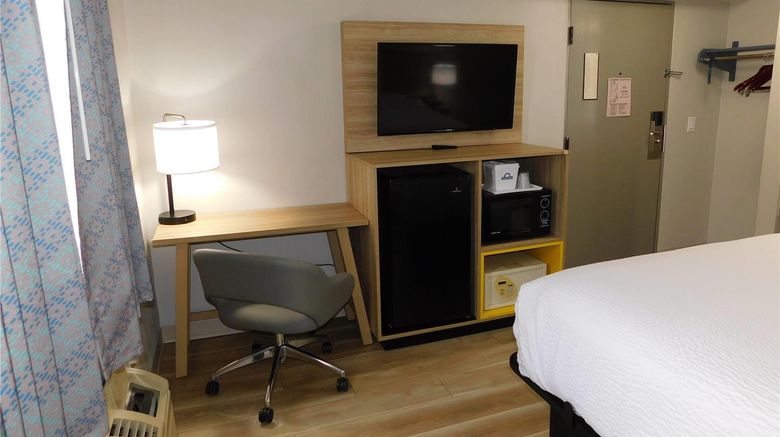 <b>Days Inn Effingham Room</b>. Images powered by <a href="https://iceportal.shijigroup.com/" title="IcePortal" target="_blank">IcePortal</a>.