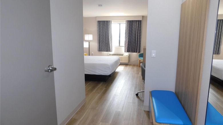 <b>Days Inn Effingham Room</b>. Images powered by <a href="https://iceportal.shijigroup.com/" title="IcePortal" target="_blank">IcePortal</a>.
