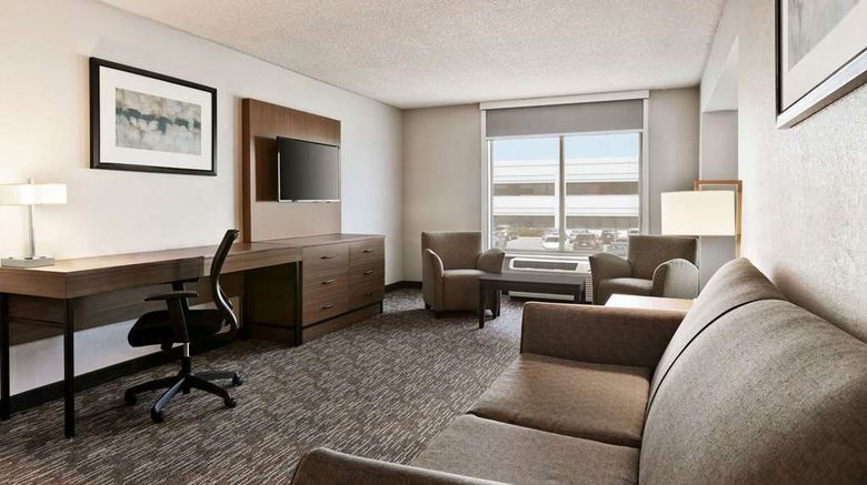 <b>Wingate by Wyndham Cincinnati / Blue Ash Suite</b>. Images powered by <a href="https://iceportal.shijigroup.com/" title="IcePortal" target="_blank">IcePortal</a>.
