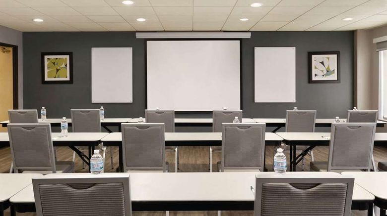 <b>Wingate by Wyndham Cincinnati / Blue Ash Meeting</b>. Images powered by <a href="https://iceportal.shijigroup.com/" title="IcePortal" target="_blank">IcePortal</a>.