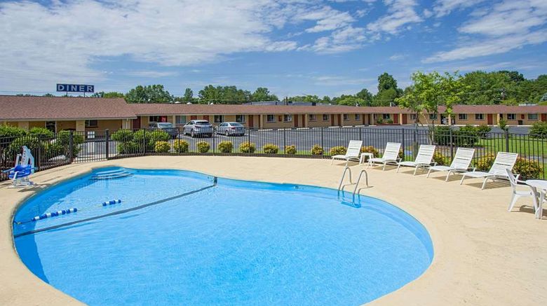 <b>Knights Inn Mt Airy-Mayberry Pool</b>. Images powered by <a href="https://iceportal.shijigroup.com/" title="IcePortal" target="_blank">IcePortal</a>.