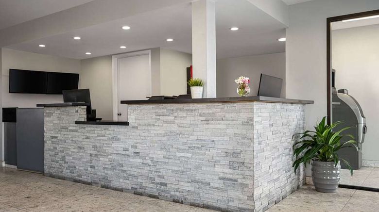 <b>Days Inn Fresno South Lobby</b>. Images powered by <a href="https://iceportal.shijigroup.com/" title="IcePortal" target="_blank">IcePortal</a>.