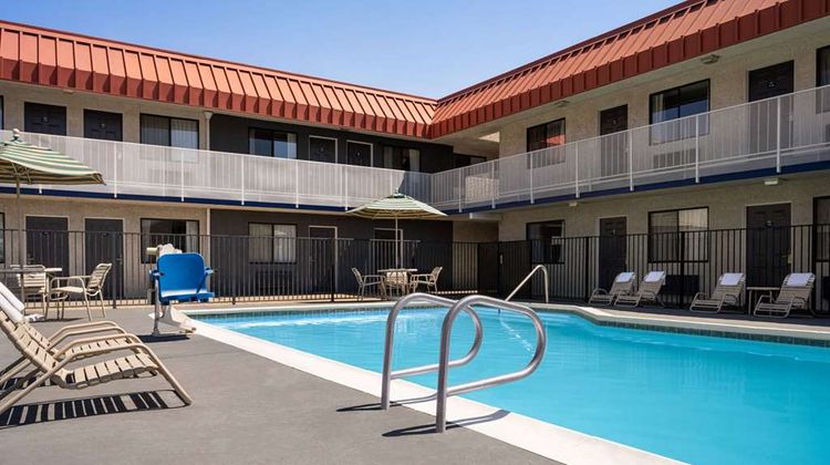 Days Inn Fresno South Pool