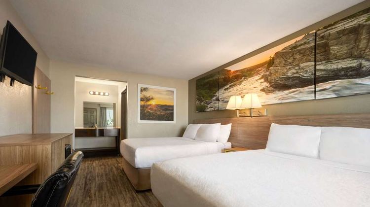 Days Inn Fresno South Room