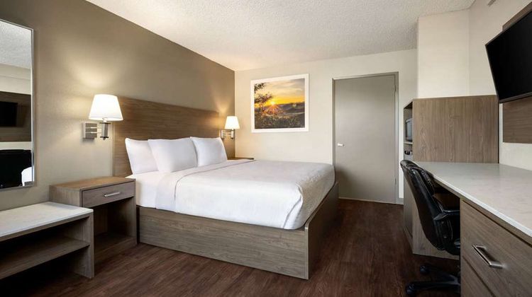 Days Inn Fresno South Room