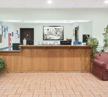 Super 8 Monett Lobby