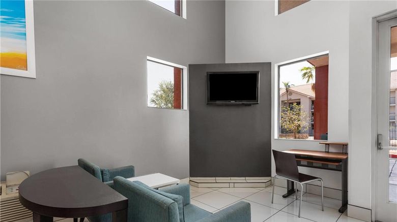 <b>Days Inn by Wyndham Phoenix West Lobby</b>. Images powered by <a href="https://iceportal.shijigroup.com/" title="IcePortal" target="_blank">IcePortal</a>.