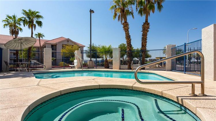 Days Inn by Wyndham Phoenix West Pool
