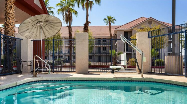 Days Inn by Wyndham Phoenix West Pool