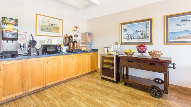 <b>Super 8 Bedford Lobby</b>. Images powered by <a href="https://iceportal.shijigroup.com/" title="IcePortal" target="_blank">IcePortal</a>.