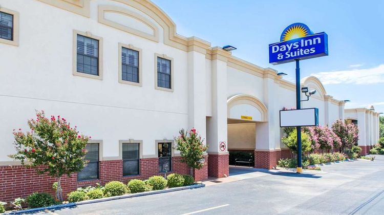 Days Inn & Suites Big Spring Exterior