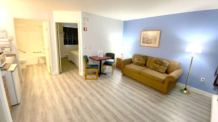 Super 8 Sicamous Room