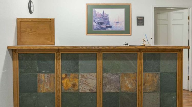 Super 8 Sicamous Lobby