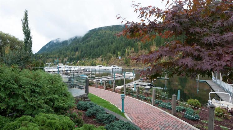 Super 8 Sicamous Exterior
