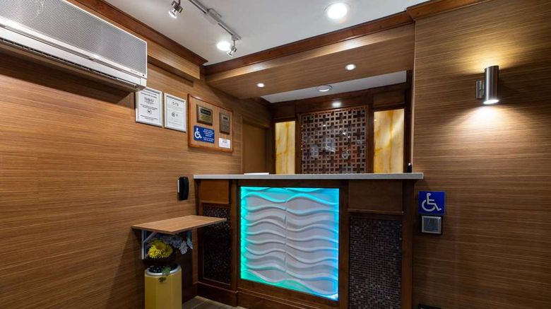 <b>Hotel Vinea Healdsburg Lobby</b>. Images powered by <a href="https://iceportal.shijigroup.com/" title="IcePortal" target="_blank">IcePortal</a>.