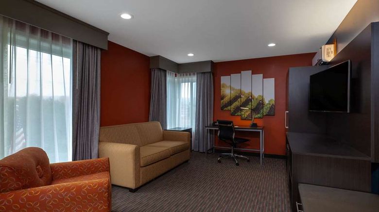 <b>Hotel Vinea Healdsburg Suite</b>. Images powered by <a href="https://iceportal.shijigroup.com/" title="IcePortal" target="_blank">IcePortal</a>.