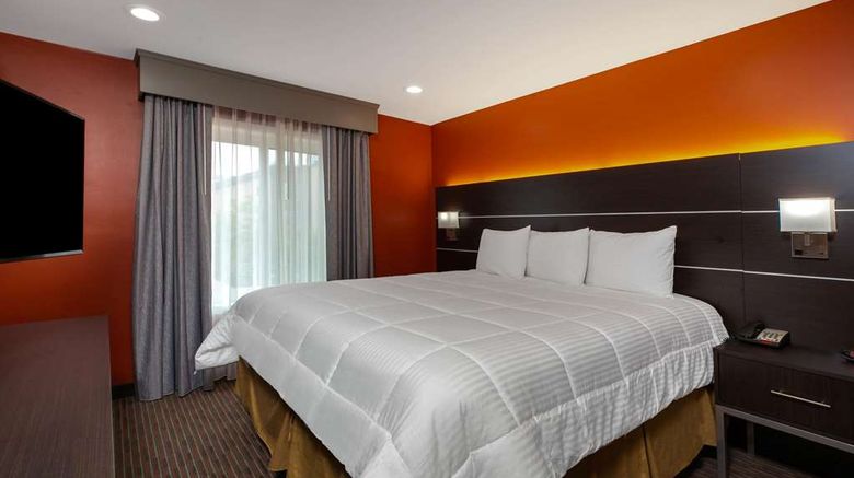 <b>Hotel Vinea Healdsburg Suite</b>. Images powered by <a href="https://iceportal.shijigroup.com/" title="IcePortal" target="_blank">IcePortal</a>.