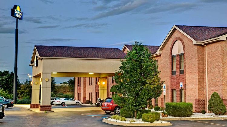 Days Inn & Suites Louisville Airport SW Exterior