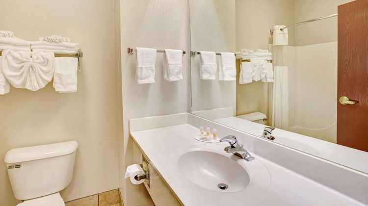 Days Inn & Suites Louisville Airport SW Room