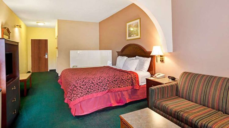 Days Inn & Suites Louisville Airport SW Suite