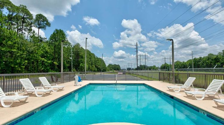 Super 8 Diberville Biloxi Area Pool