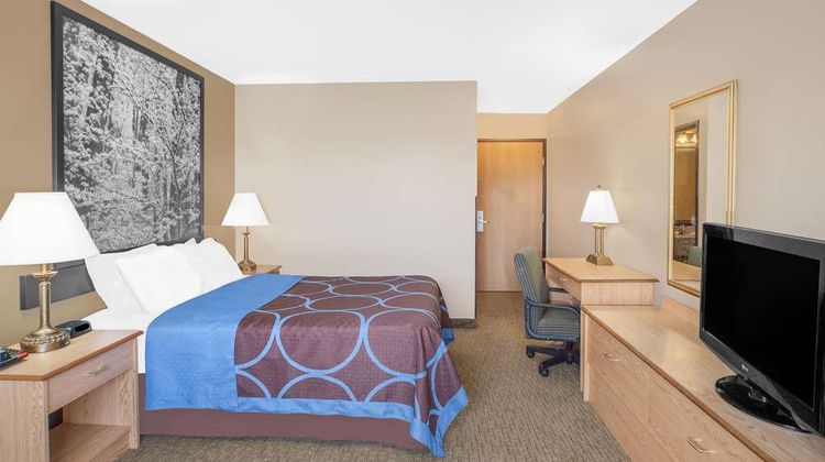 Super 8 Seville Room