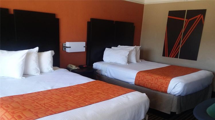 Howard Johnson Inn Historic Lake Charles Room