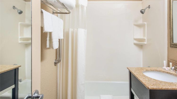 Howard Johnson Inn Historic Lake Charles Room