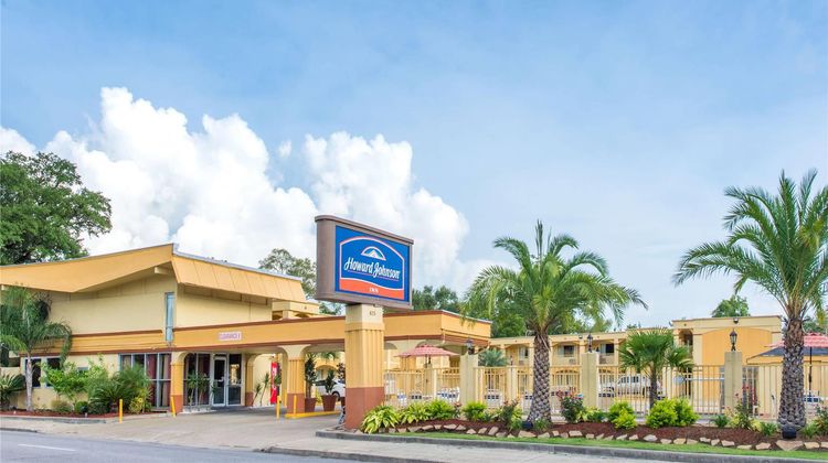 Howard Johnson Inn Historic Lake Charles Exterior