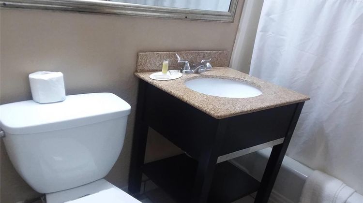 Howard Johnson Inn Historic Lake Charles Room