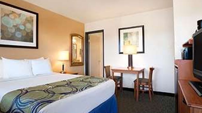 <b>Days Inn Encinitas Moonlight Beach Room</b>. Images powered by <a href="https://iceportal.shijigroup.com/" title="IcePortal" target="_blank">IcePortal</a>.