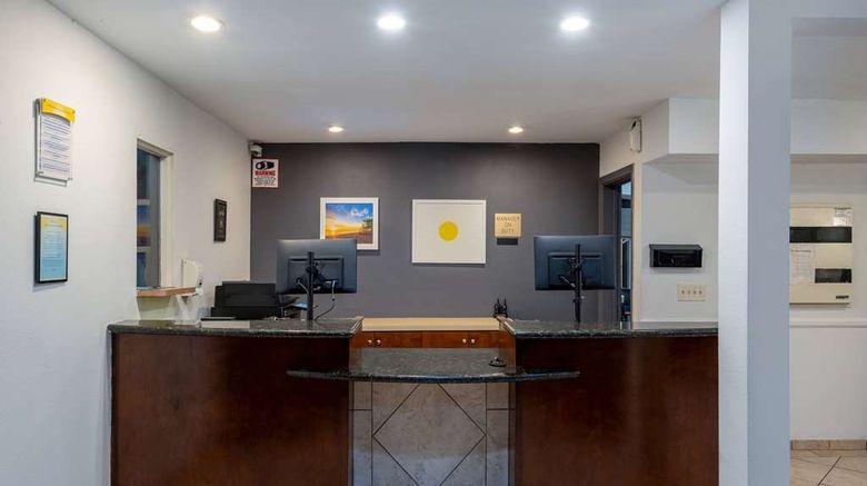 <b>Days Inn Encinitas Moonlight Beach Lobby</b>. Images powered by <a href="https://iceportal.shijigroup.com/" title="IcePortal" target="_blank">IcePortal</a>.