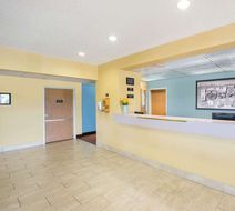 Super 8 Clarinda Lobby