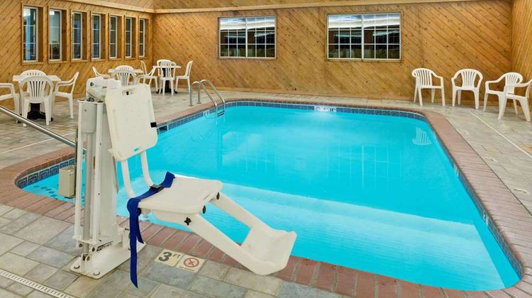 Super 8 Clarinda Pool