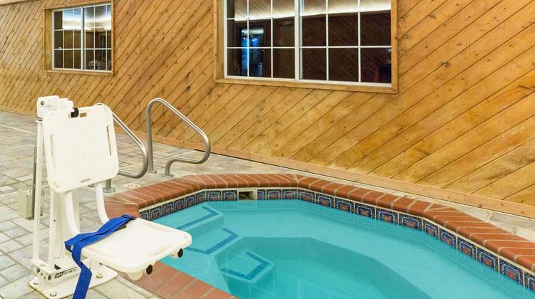 Super 8 Clarinda Pool