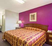 Knights Inn Fairground Phoenix Room