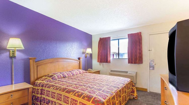 Knights Inn Fairground Phoenix Room