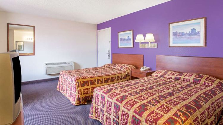 Knights Inn Fairground Phoenix Room