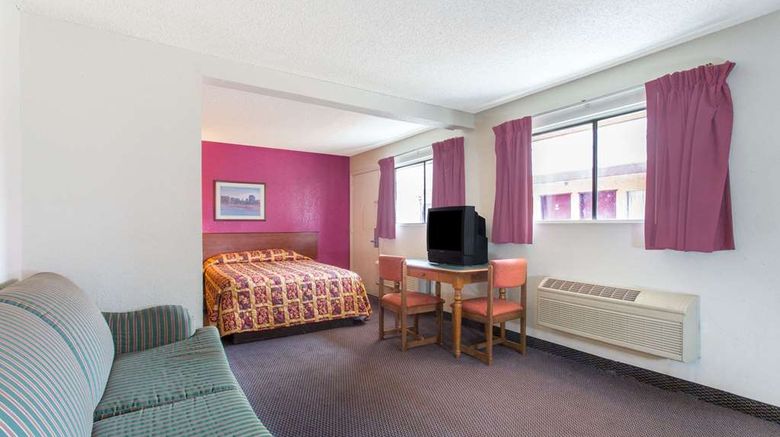 <b>Knights Inn Fairground Phoenix Suite</b>. Images powered by <a href="https://iceportal.shijigroup.com/" title="IcePortal" target="_blank">IcePortal</a>.
