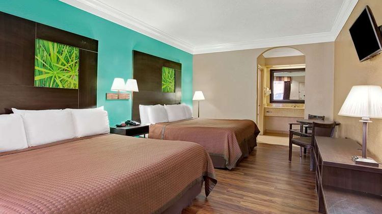 Super 8 Galveston Room