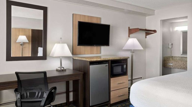 <b>Days Inn Tonawanda/Buffalo Room</b>. Images powered by <a href="https://iceportal.shijigroup.com/" title="IcePortal" target="_blank">IcePortal</a>.