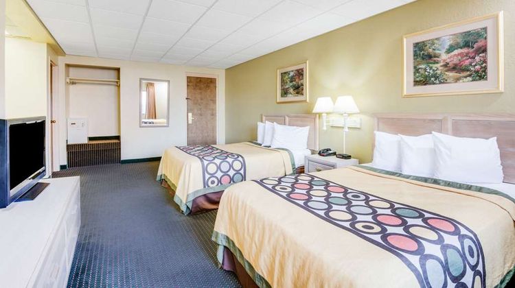 Super 8 Port Clinton Suite