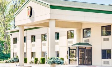 Super 8 Port Clinton