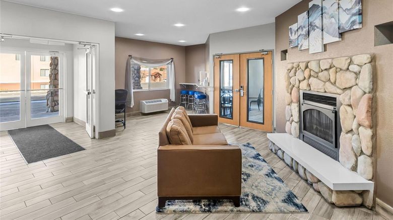 <b>Days Inn & Suites by Wyndham Castle Rock Lobby</b>. Images powered by <a href="https://iceportal.shijigroup.com/" title="IcePortal" target="_blank">IcePortal</a>.