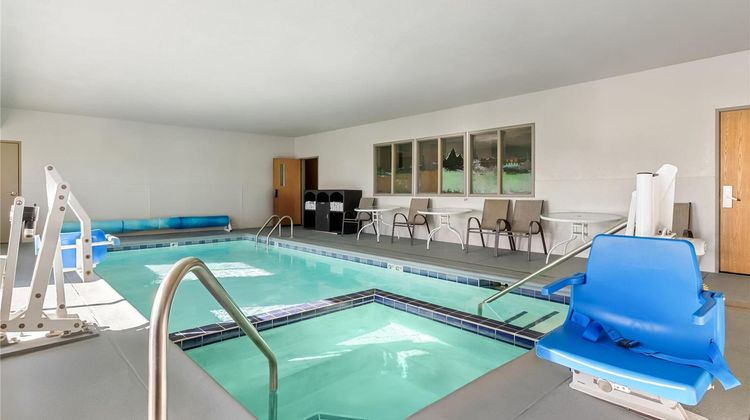 Days Inn & Suites by Wyndham Castle Rock Pool
