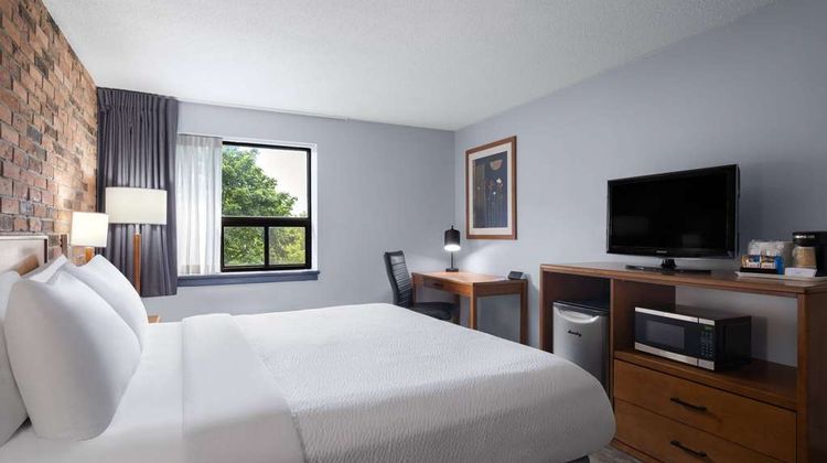 Travelodge Barrie on Bayfield Room