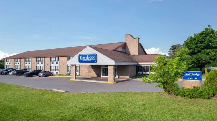 Travelodge Barrie on Bayfield Exterior