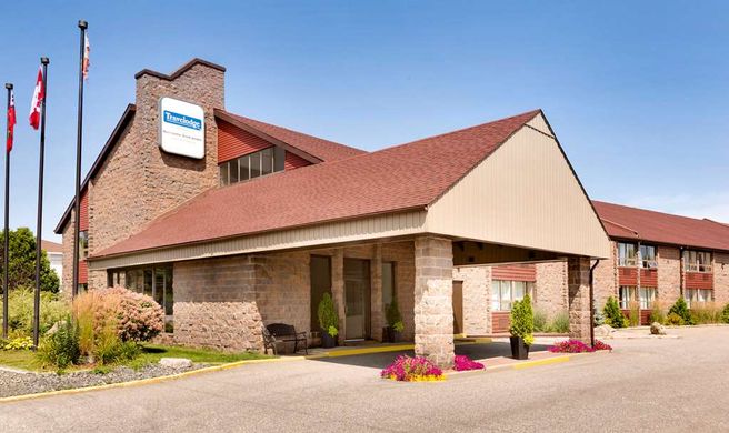Travelodge North Bay Lakeshore Exterior