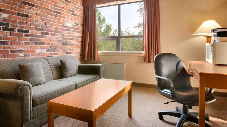 Travelodge North Bay Lakeshore Room