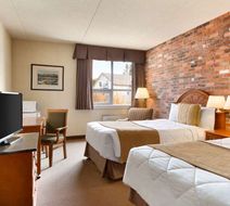 Travelodge North Bay Lakeshore Room